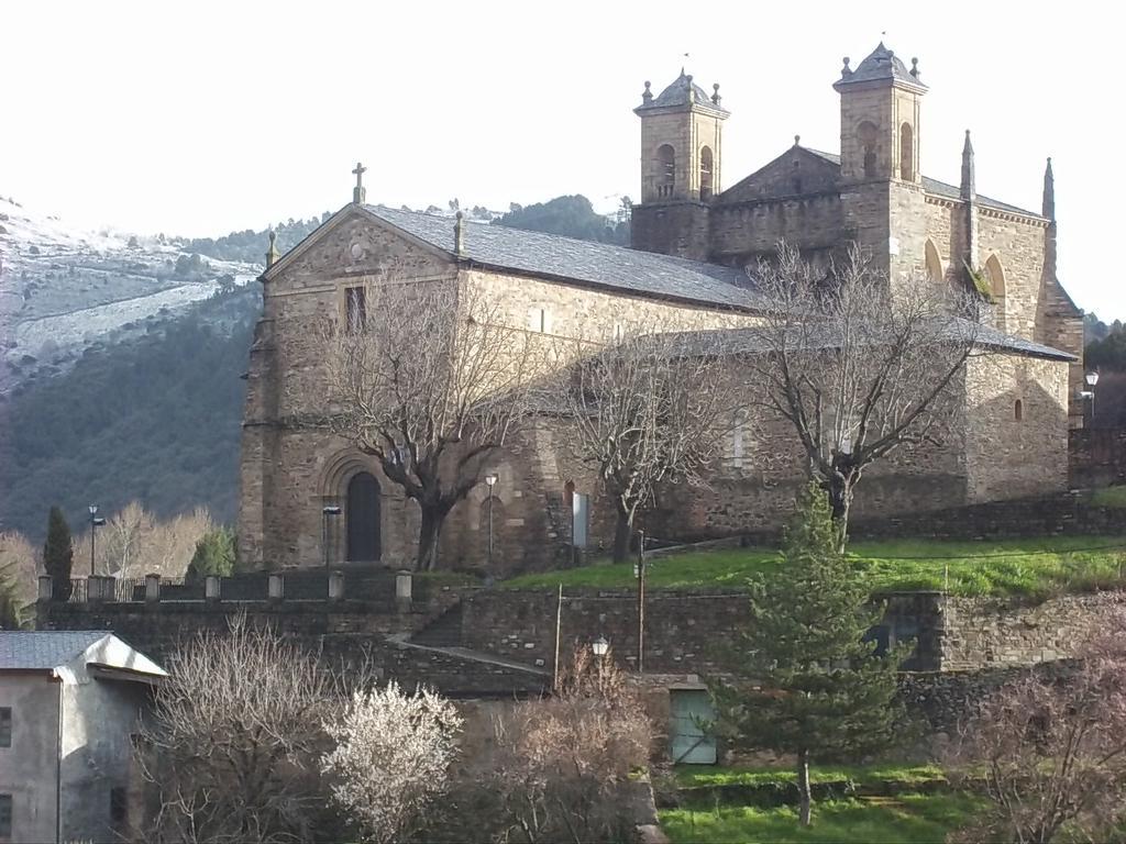 Apartamentos El Camino Villafranca Del Bierzo Exterior photo